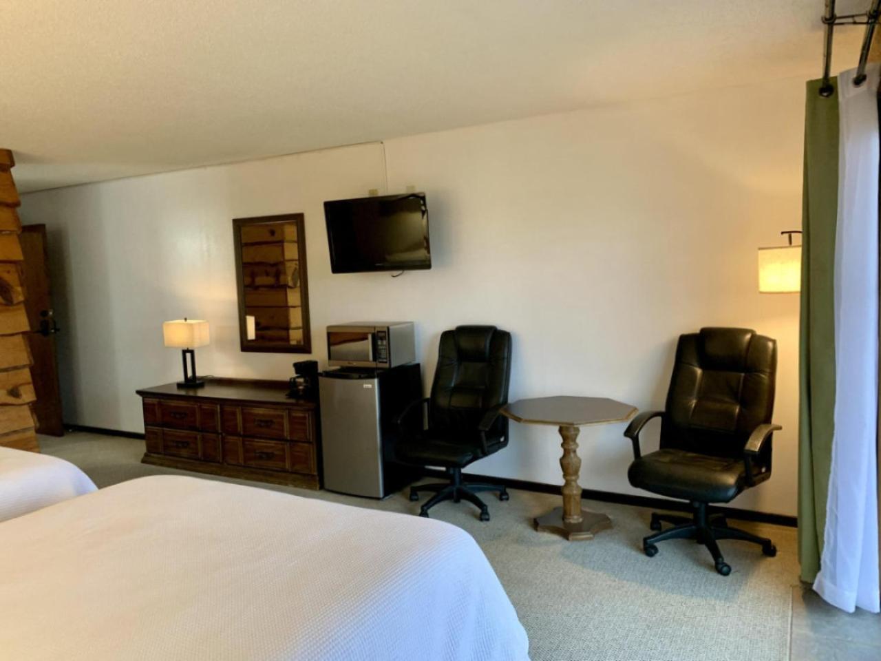 Bridge Inn Tomhawk - 2Nd Floor, 1 King Size Bed, Balcony, River View Tomahawk Eksteriør billede