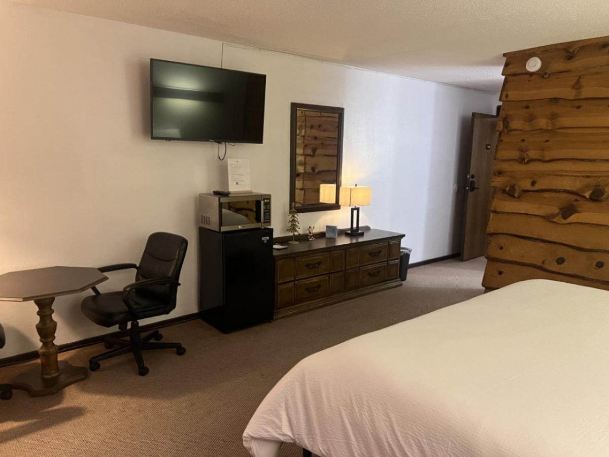 Bridge Inn Tomhawk - 2Nd Floor, 1 King Size Bed, Balcony, River View Tomahawk Eksteriør billede